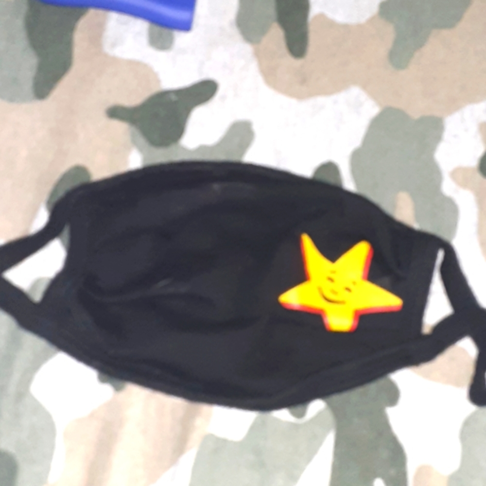 COPY - HARDEE'S FACE MASK GOOD CONDITION